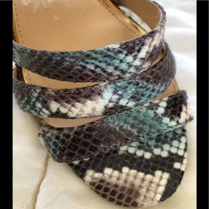 Jessica Simpson stunning heels in print and camel